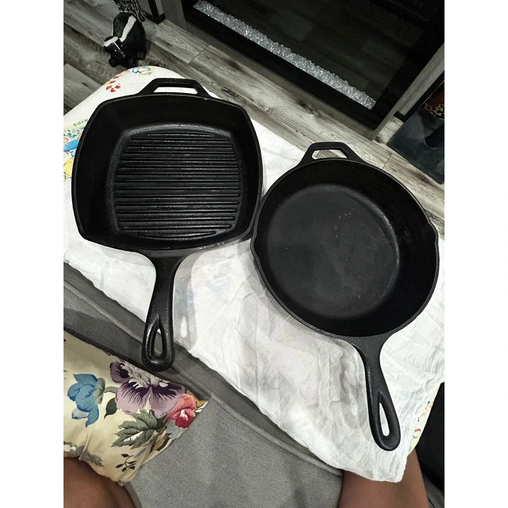 Lodge Cast Iron 2 Piece Set 12in Round Skillet 8SK 10.5in Square Grill Pan 8SGP